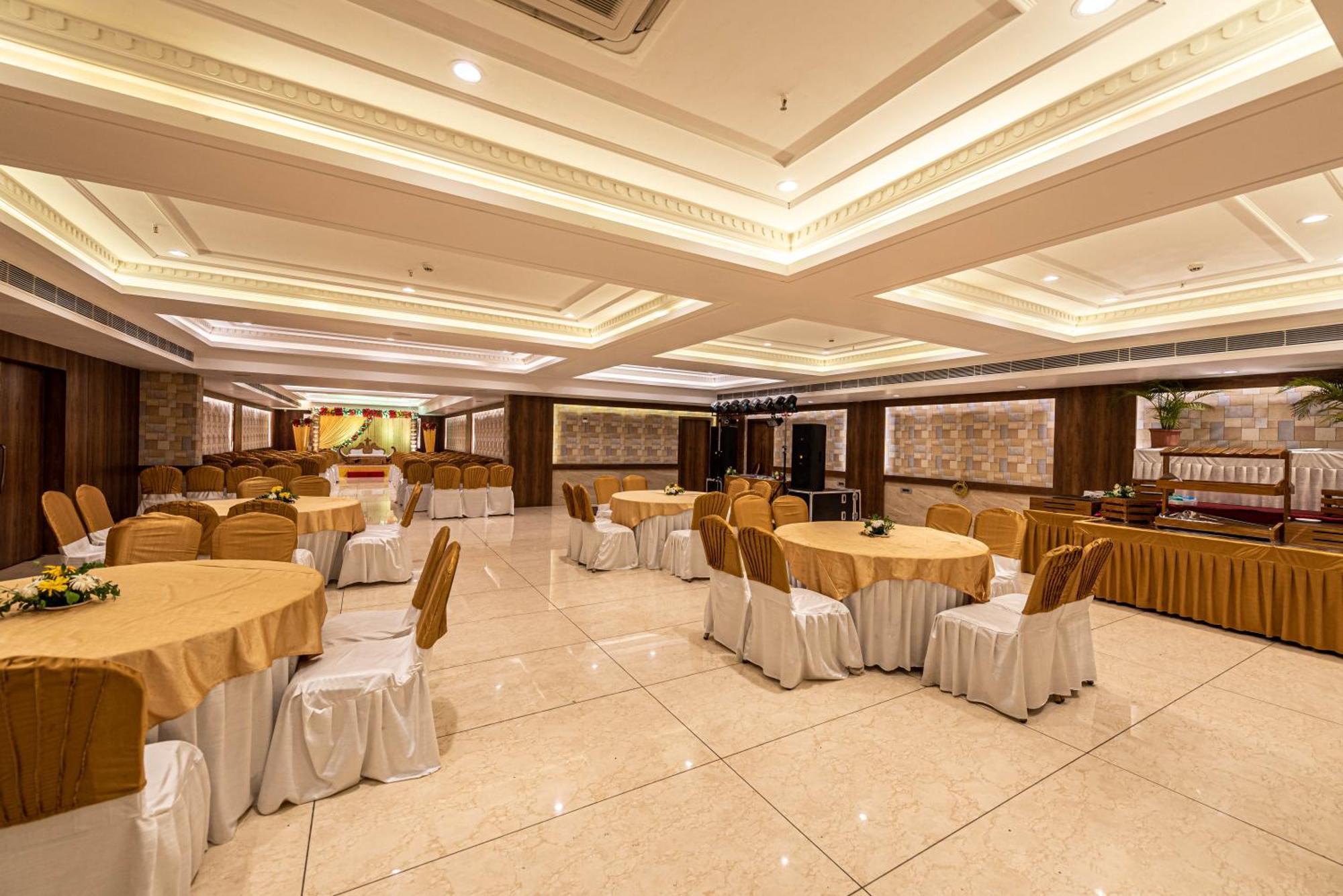 The Elite Lucknow Convention Hotel Exterior photo