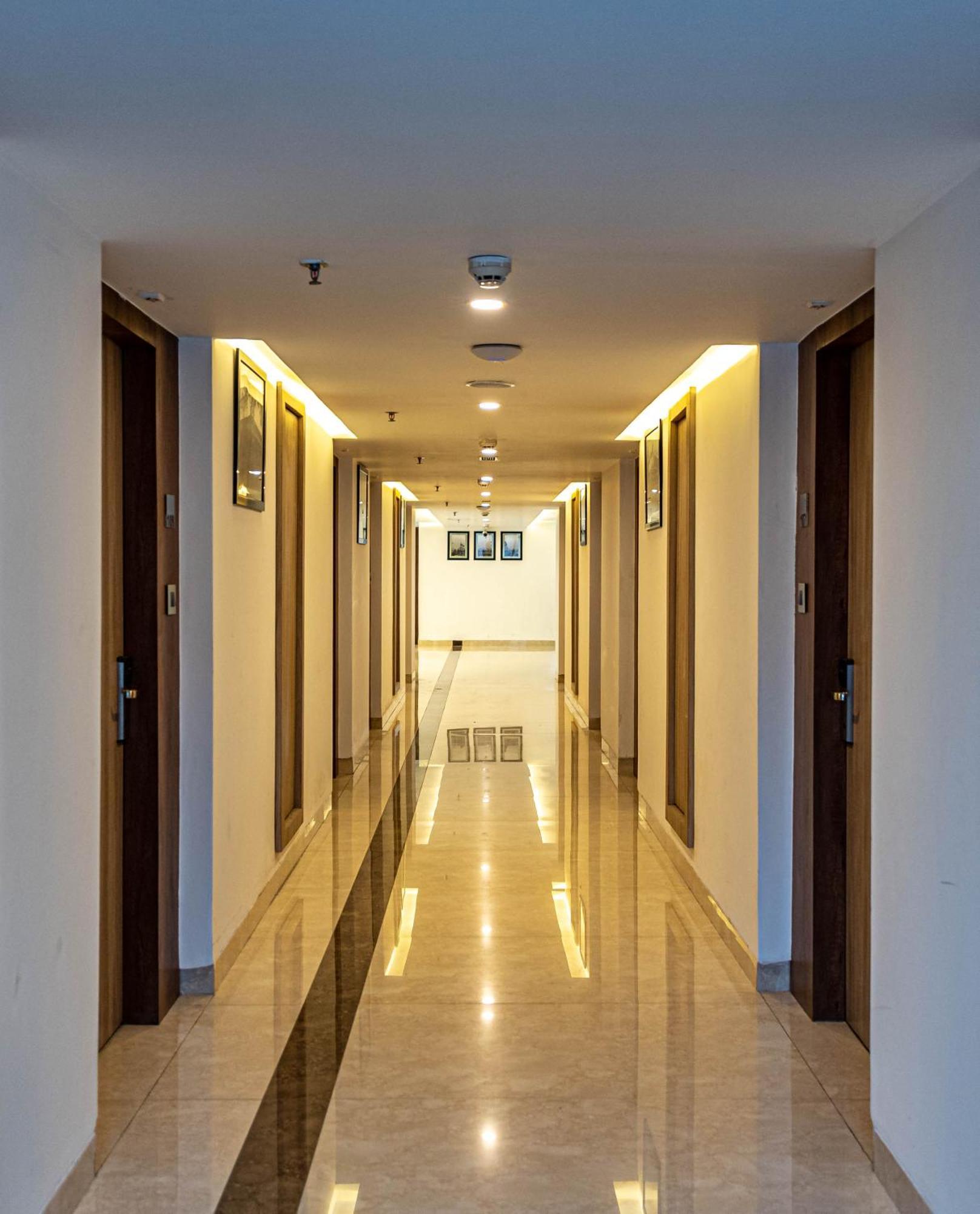 The Elite Lucknow Convention Hotel Exterior photo