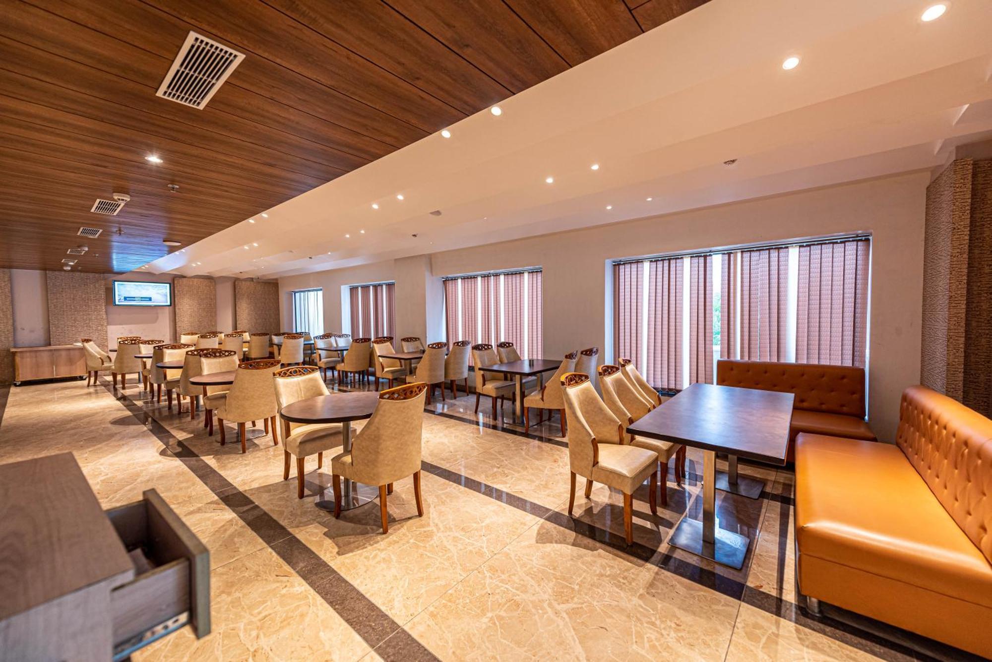 The Elite Lucknow Convention Hotel Exterior photo