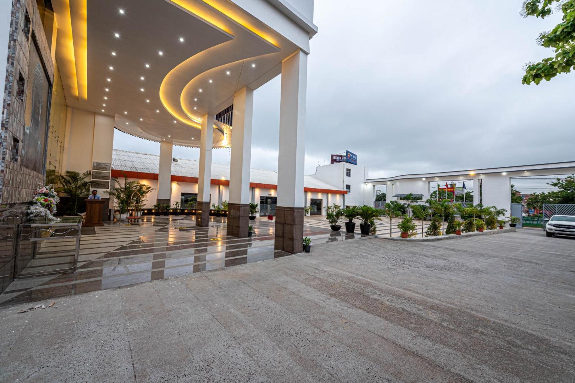 The Elite Lucknow Convention Hotel Exterior photo
