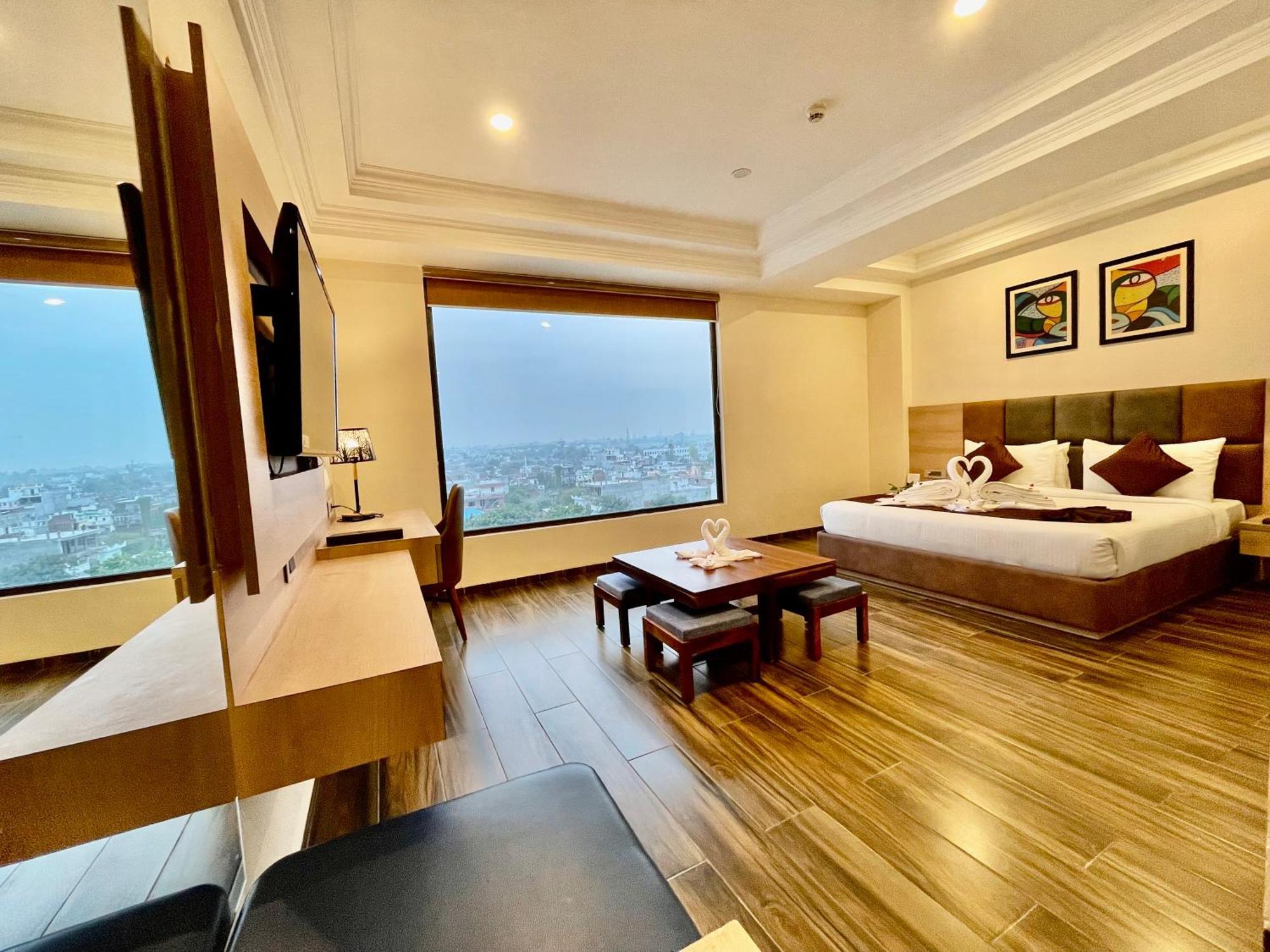The Elite Lucknow Convention Hotel Exterior photo