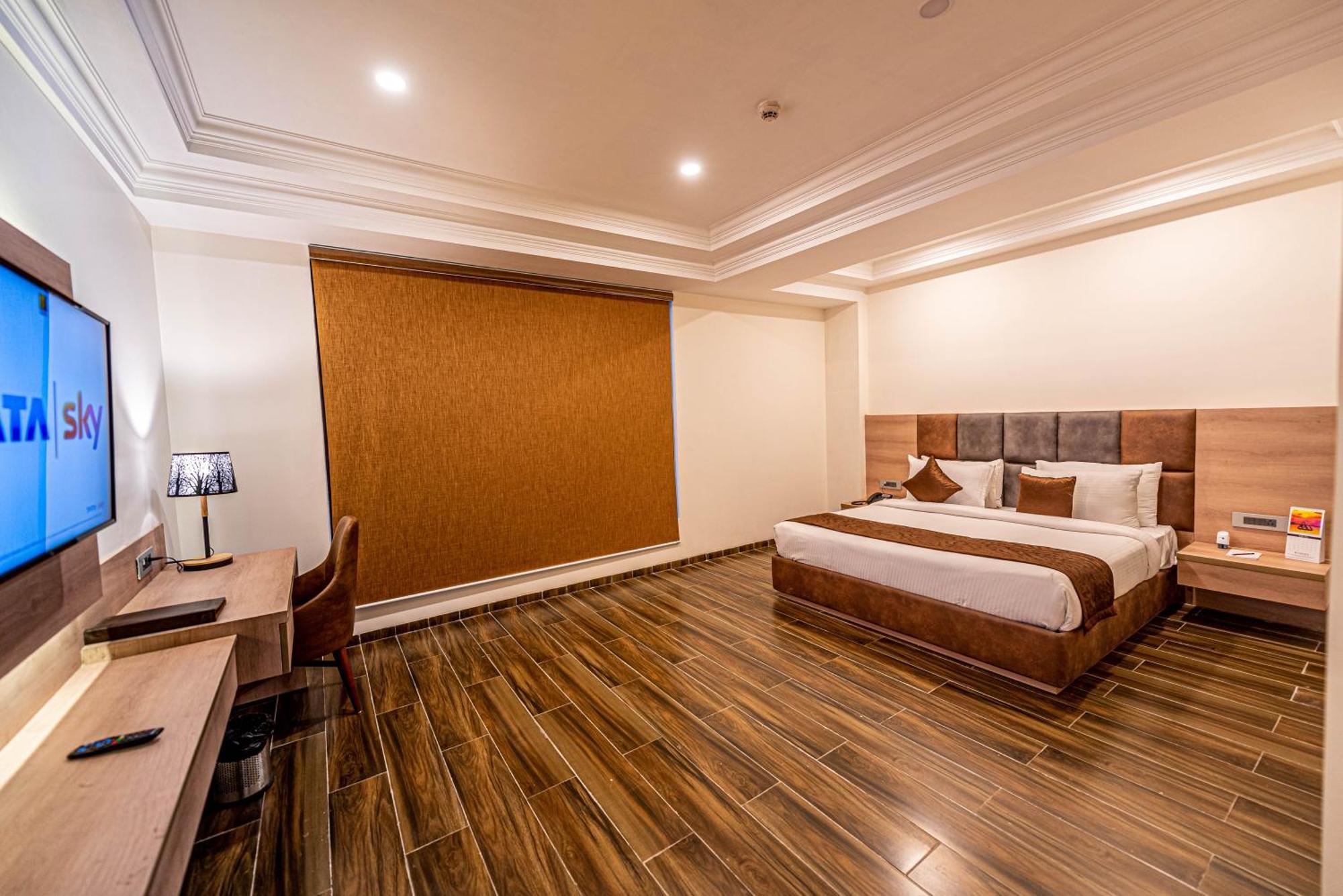The Elite Lucknow Convention Hotel Exterior photo